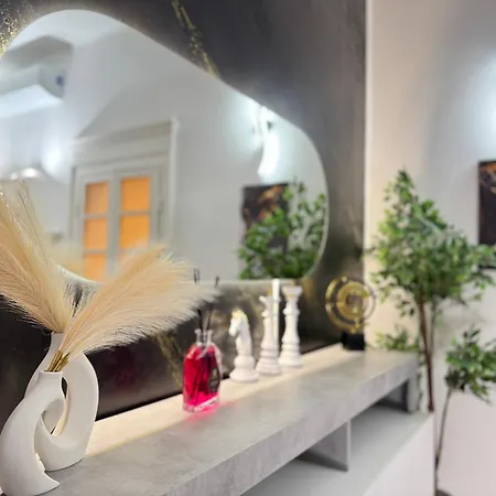Royal House - Parcheggio Gratuito E Wi-fi Διαμέρισμα *