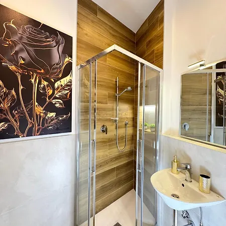 Royal House - Parcheggio Gratuito E Wi-fi Διαμέρισμα *