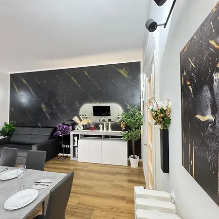 Royal House - Parcheggio Gratuito E Wi-fi Apartmán